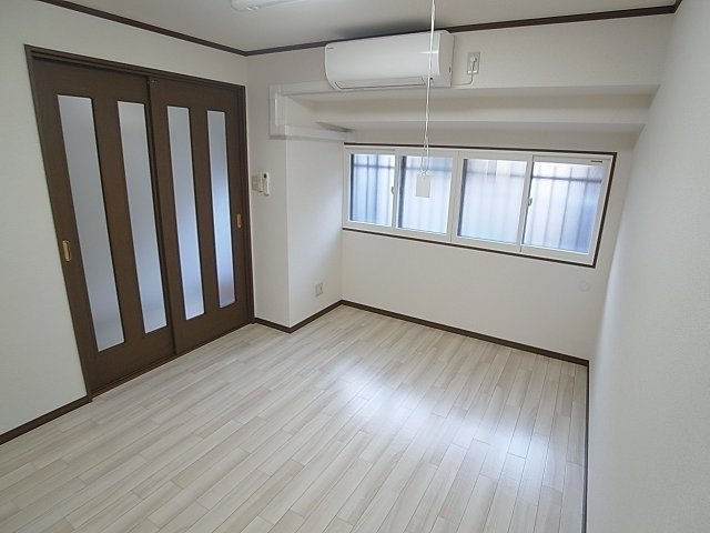 神戸市長田区東尻池町７丁目の一戸建ての居間・リビング|使い勝手の良い洋室