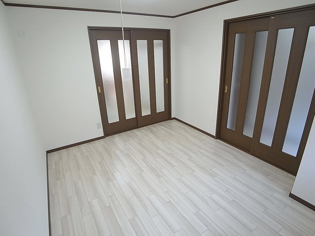 神戸市長田区東尻池町７丁目の一戸建ての内装|フローリングが輝いています