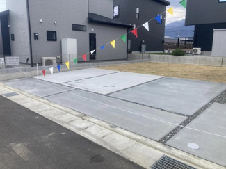 【駐車場】 | 車3台並列駐車可能