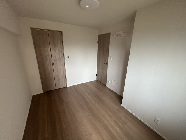 【洋室】エクレール足立 