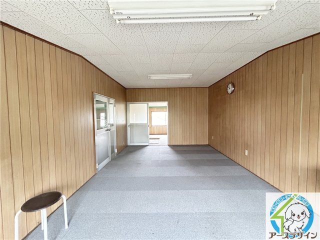 岩岡町野中貸倉庫の内装