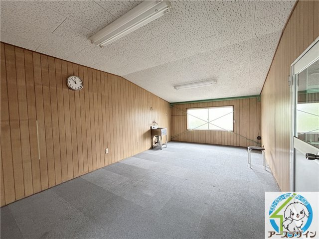 岩岡町野中貸倉庫の内装