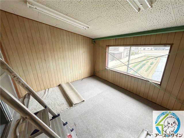 岩岡町野中貸倉庫の内装