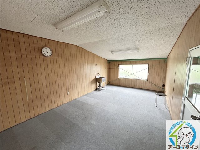 岩岡町野中貸倉庫の内装