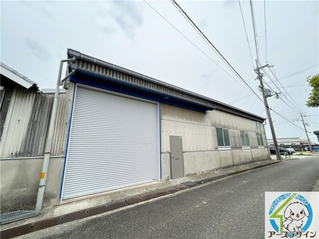 岩岡町野中貸倉庫の外観