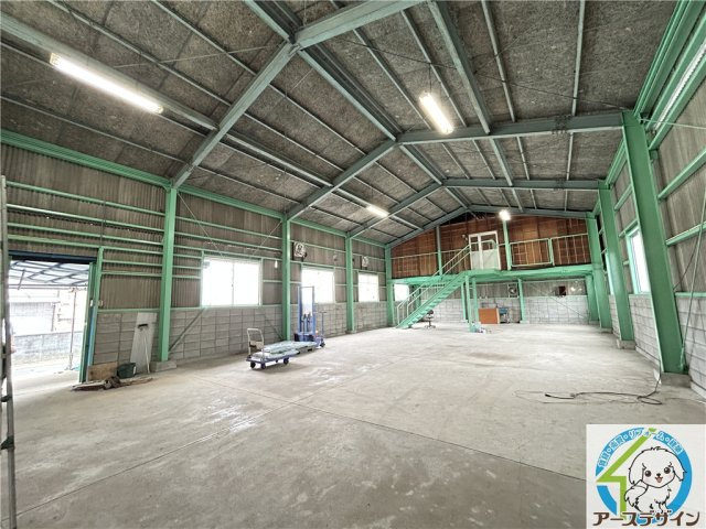 岩岡町野中貸倉庫の内装