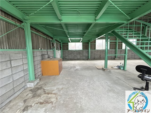 岩岡町野中貸倉庫の内装