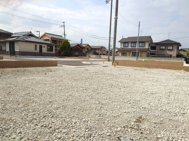 ルミエールタウン三宅の前面道路含む現地写真
