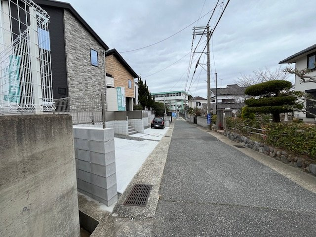 【前面道路含む現地写真】の画像