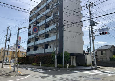 【外観】 | イアース八王子 | 隣家の土地はどうなっているのか、生活利便施設が近くにあるのか、学校まで近いかなど、お客様のライフスタイルにあわせたイメージが重要です。また、近くにあると困る施設が近くにないかも確認するといいでしょう。