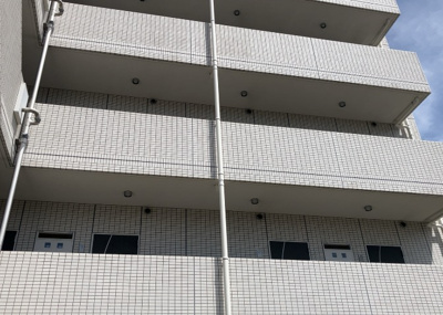 【内装】 | イアース八王子 | 共有部分は、住民なら誰もが使える設備のこと。例えば駐車場やエレベーター、インターネット設備、セキュリティ設備などがあります。他にも、マンションの廊下・外部階段やエントランス・ゴミ置き場などがあります。