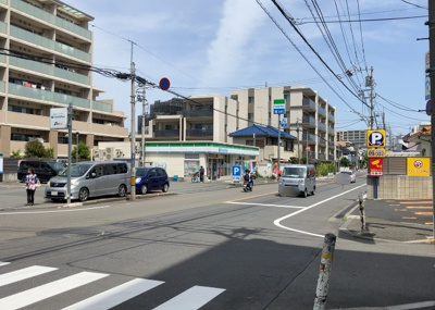 【展望】 | イアース八王子 | 眺望の良さを楽しめるダイニングキッチンで家族団らんの時間を過ごしてはいかがでしょうか。バルコニーから見える景色を家族で眺める時間は、時間が経つのを忘れてしまいそうですね。是非、現地を見に行きましょう！