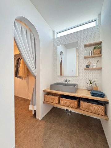 【先着1棟！モデルハウス】鶴ケ谷東４丁目の洗面所|造作の洗面付きスペースはセンス光るアーチ型の壁♪朝の支度も楽しくなる！