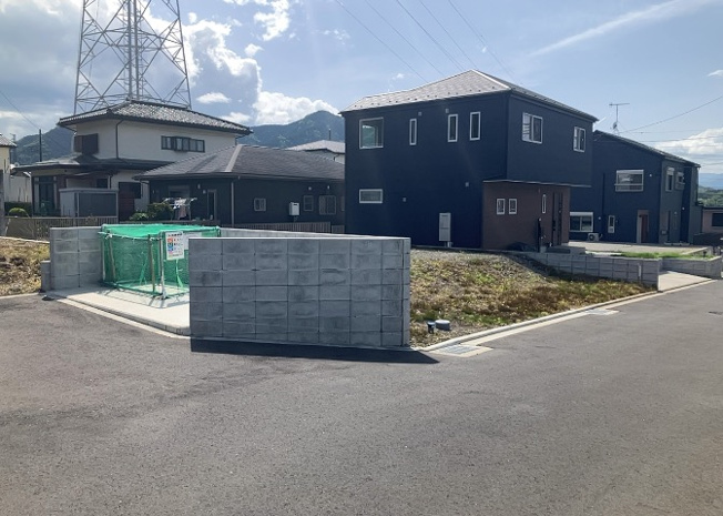【外観】 | 土地の面積＝住宅面積ではありません。建ぺい率の問題などで、土地のある場所によって住宅を建てられる面積は限られています。高さもしかり、「土地」という言葉の中には、建築条件も含まれると考えておきましょう。