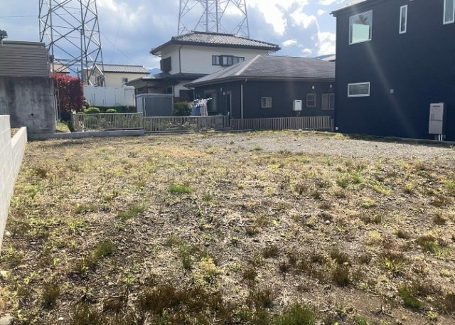 【外観】 | 隣家の土地はどうなっているのか、生活利便施設が近くにあるのか、学校まで近いかなど、お客様のライフスタイルにあわせたイメージが重要です。また、近くにあると困る施設が近くにないかも確認するといいでしょう。