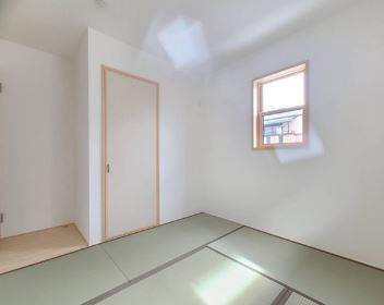 【内観：施工例】 | 神戸市垂水区神陵台７丁目　未入居戸建 | 同社同仕様和室写真です。