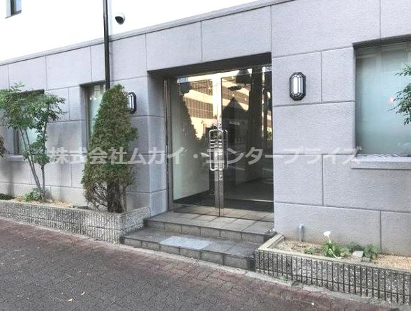 上宮川テナントビルのエントランス