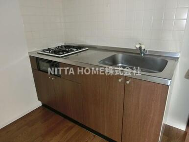 レジデンス氷上のキッチン|２口コンロのオープンキッチンがついています◇