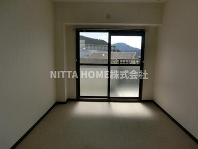 レジデンス氷上の居間・リビング|６帖の洋室です◇