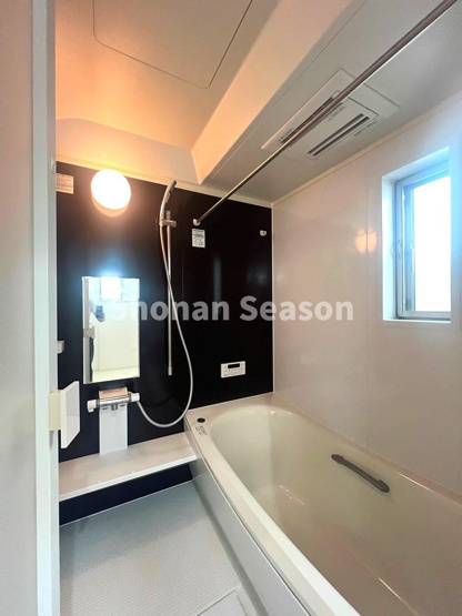 【浴室】 | 入浴時間が違っても沸かしなおしができる「追い焚き機能付」浴室です。