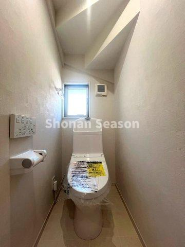 【トイレ】 | 気になる水廻りは新規交換済！温水洗浄便座を搭載しております。