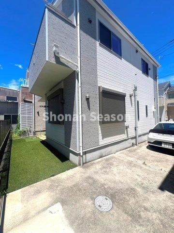 【外観】 | 気持ちよく新生活がお迎えできる再生住宅が月々７万円台から登場！　　
閑静な住宅地にあり、カースペース２台可能です。