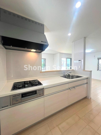 【キッチン】 | 大量収納や広いシンクの使い勝手良好なシステムキッチンに新規交換済◎