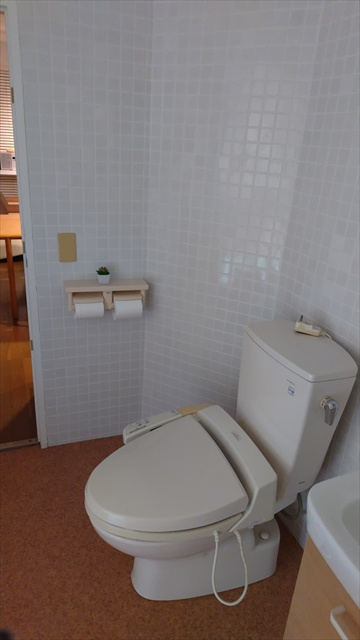 富士急川奈別荘地のトイレ|一階トイレは脱衣所にあります