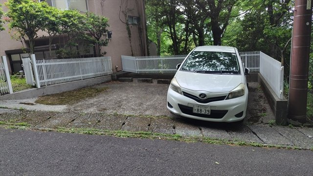 富士急川奈別荘地の駐車場|二台停められます