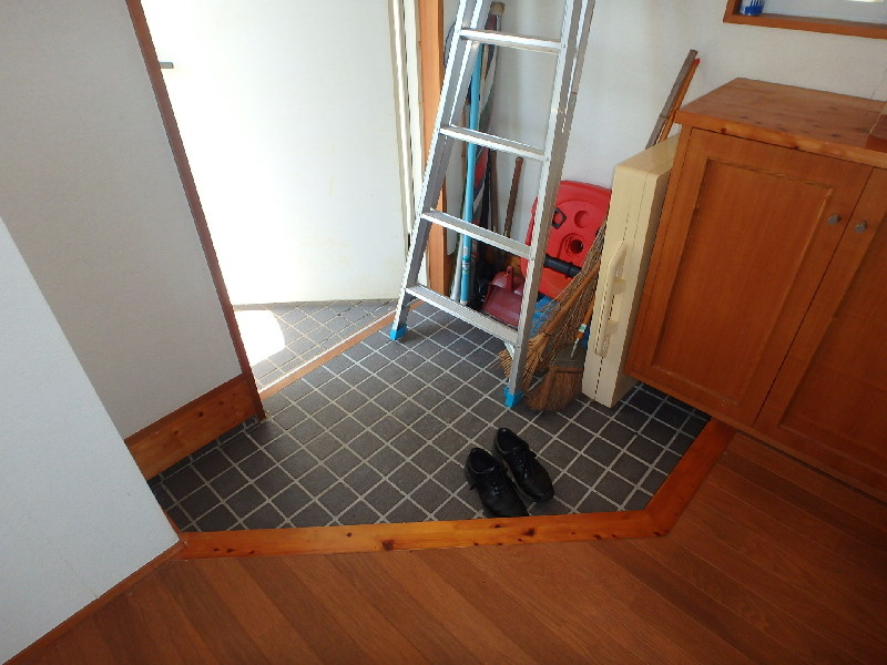 S1716H 碁石が浜分譲地中古住宅の玄関