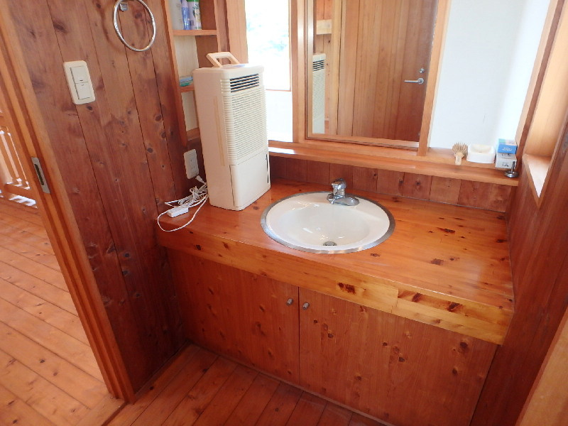 S1716H 碁石が浜分譲地中古住宅の独立洗面台