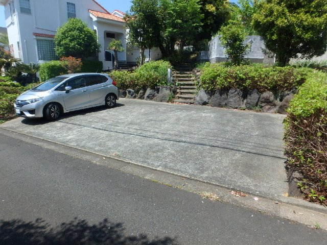 S1716H 碁石が浜分譲地中古住宅の駐車場