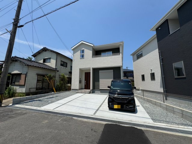 ーBloomーブルームー小倉南区山手2丁目1期　【小倉南区　新築戸建て】の駐車場|３台分の駐車スペースが魅力。家族用＋来客用に便利　【小倉南区　新築戸建て】