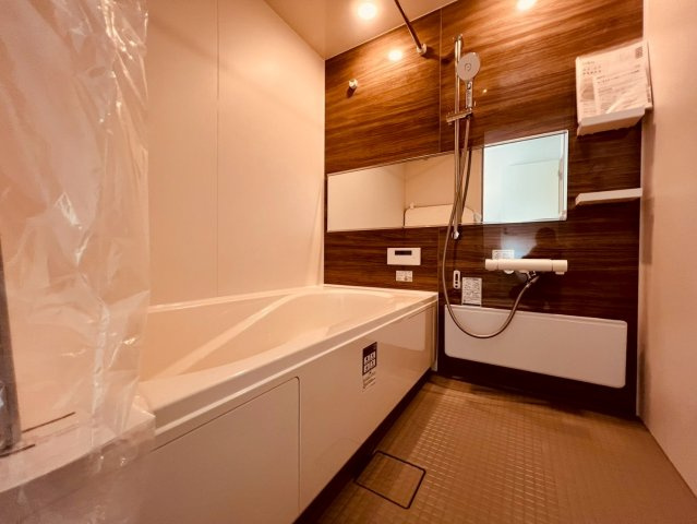 【浴室】 | 練馬区貫井３丁目　新築戸建て　１号棟 | 広々とした浴室は、ゆったりと体を伸ばしてくつろげる空間