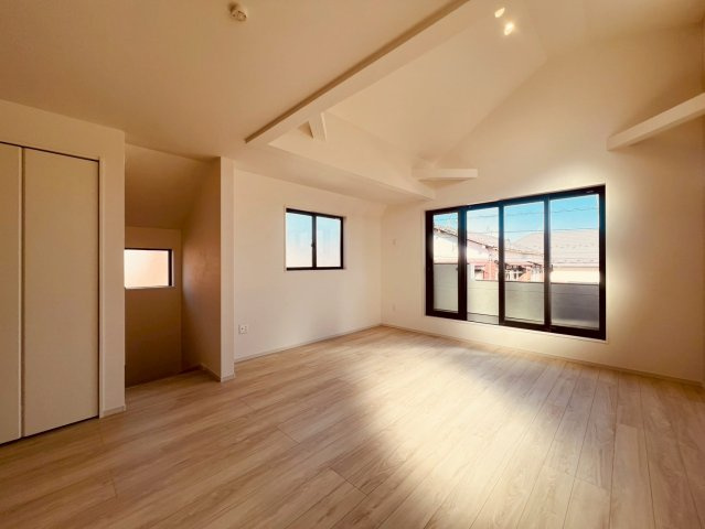 【居間・リビング】 | 練馬区貫井３丁目　新築戸建て　１号棟 | ゆったりと広がるLDKは、自然と集まりたくなる心地よい空間