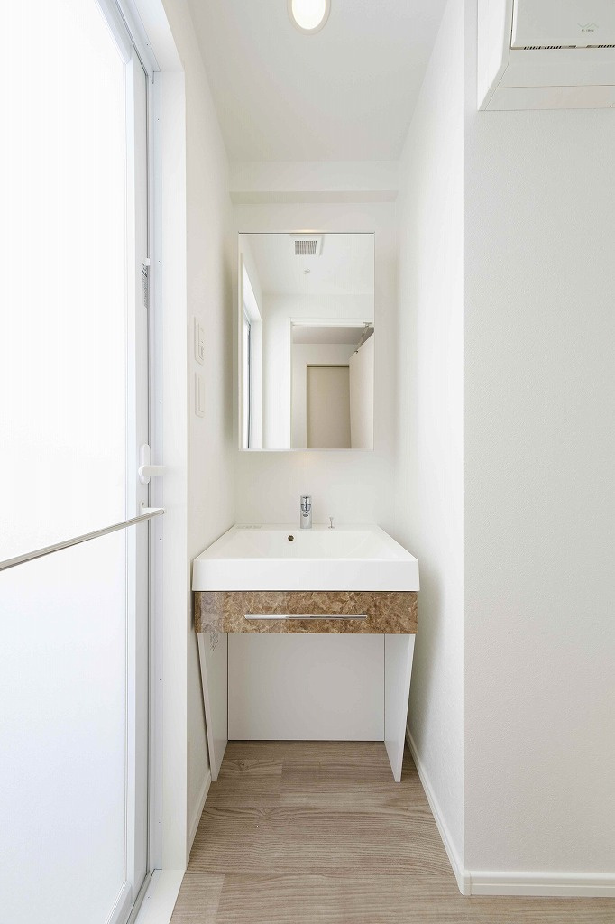 新品家具付きマンション白金24(KaGood福岡)の独立洗面台