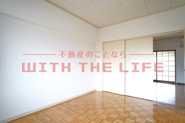 光風ハイツ【キャッシュバック対象物件】の洋室|落ち着いた色調の洋室です