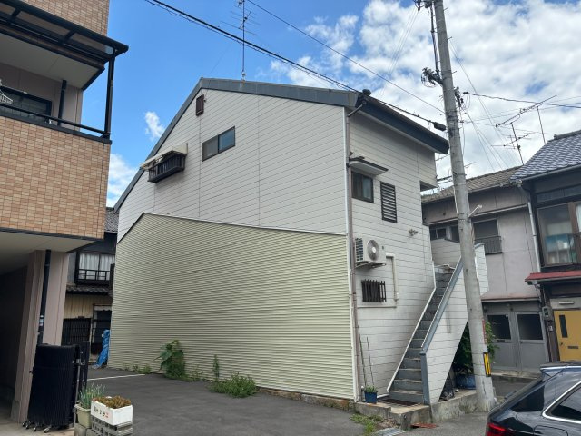 広島県尾道市久保　店舗付き住宅の外観|１階店舗部分賃貸中です。
２階、３階が居住スペースとなっております。