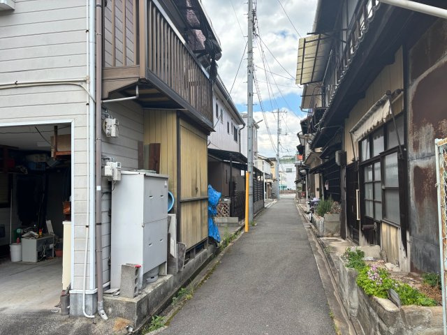 広島県尾道市久保　店舗付き住宅の前面道路含む現地写真