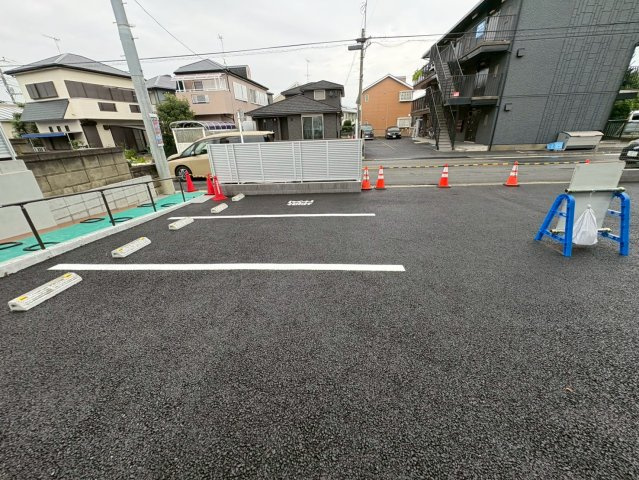 ウェルポート湘南台の駐車場