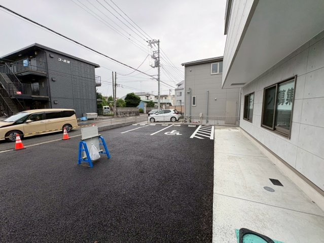 ウェルポート湘南台の駐車場