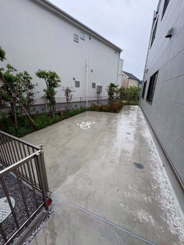 ウェルポート湘南台の駐車場