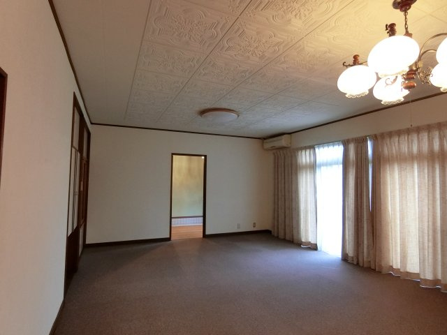 東郷シャトーハイツの居間・リビング