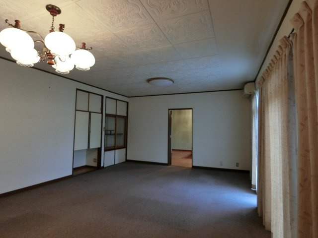 東郷シャトーハイツの居間・リビング