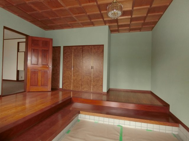 東郷シャトーハイツの洋室