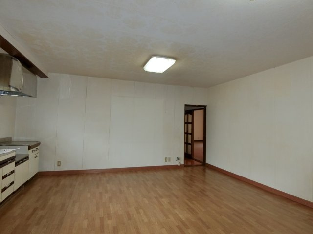 東郷シャトーハイツの居間・リビング