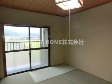 ジョイフル柏原の和室|６帖の和室です◎