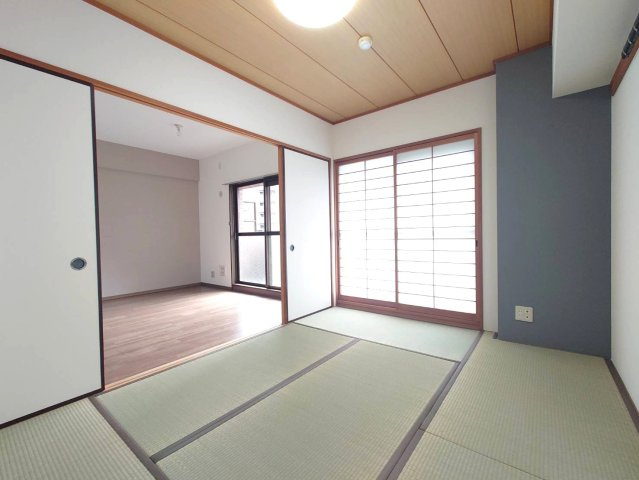 ◆室内リフォーム済み◆三方角住戸で開放的◆近鉄伊勢田駅徒歩５分◆４LDK◆パデシオン宇治伊勢田２番館の和室|和室