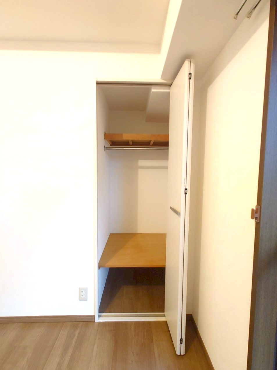◆室内リフォーム済み◆三方角住戸で開放的◆近鉄伊勢田駅徒歩５分◆４LDK◆パデシオン宇治伊勢田２番館の収納|クローゼット