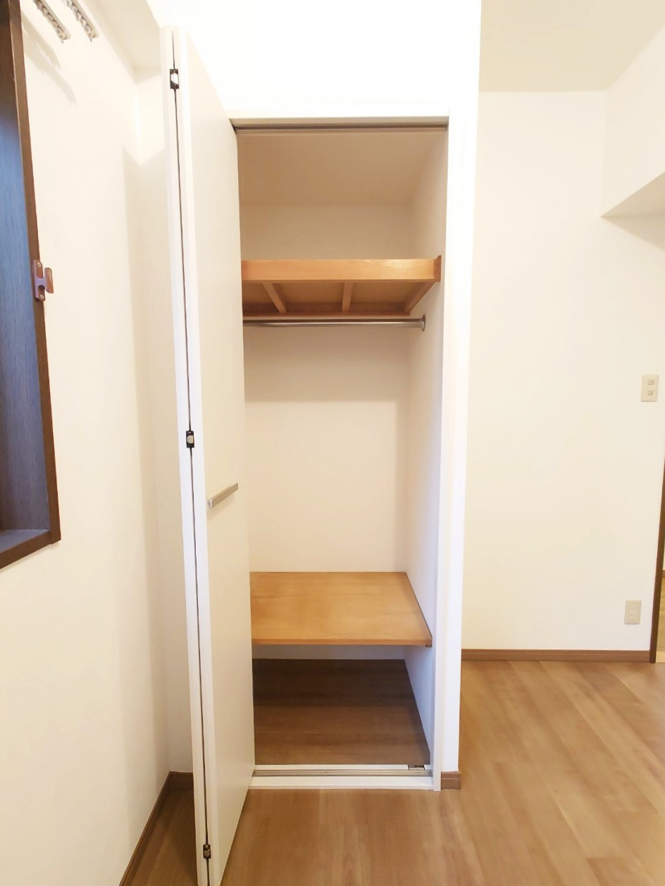 ◆室内リフォーム済み◆三方角住戸で開放的◆近鉄伊勢田駅徒歩５分◆４LDK◆パデシオン宇治伊勢田２番館の洋室|クローゼット